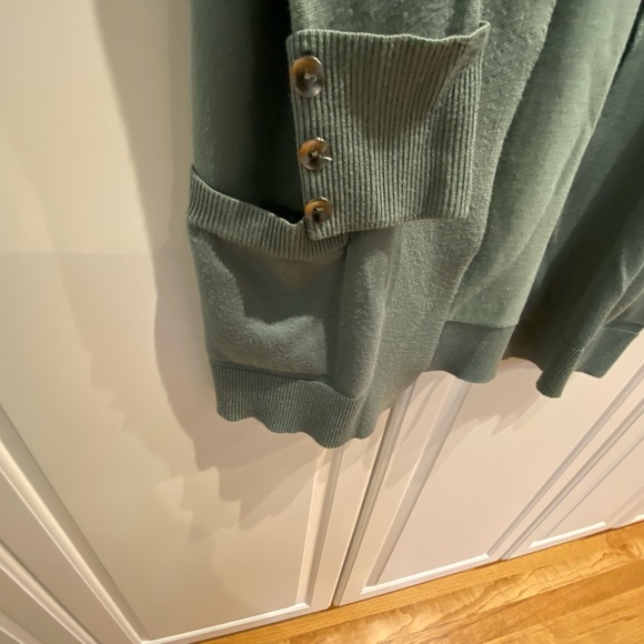 Christopher Banks Cardigan - Picture 2 of 4